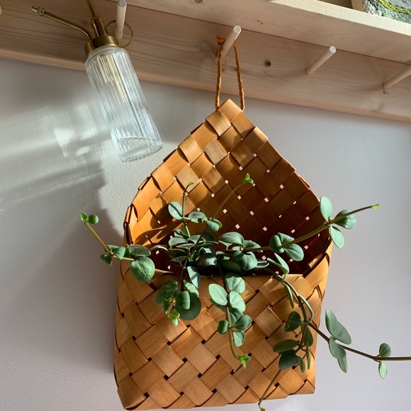 Woven wood hanging basket - Picture 4 of 4